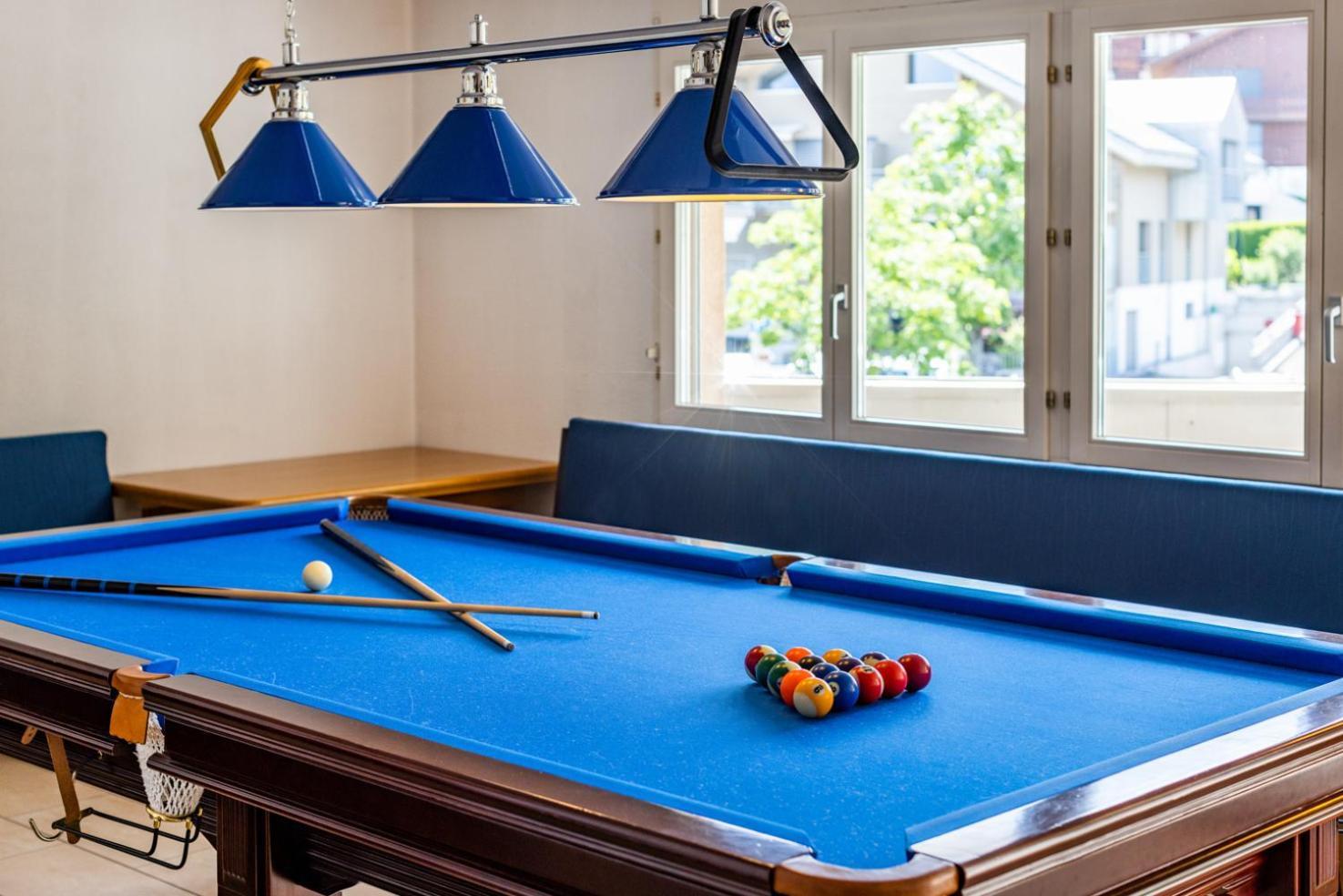 Strandhotel Seeblick Faulensee Екстериор снимка
