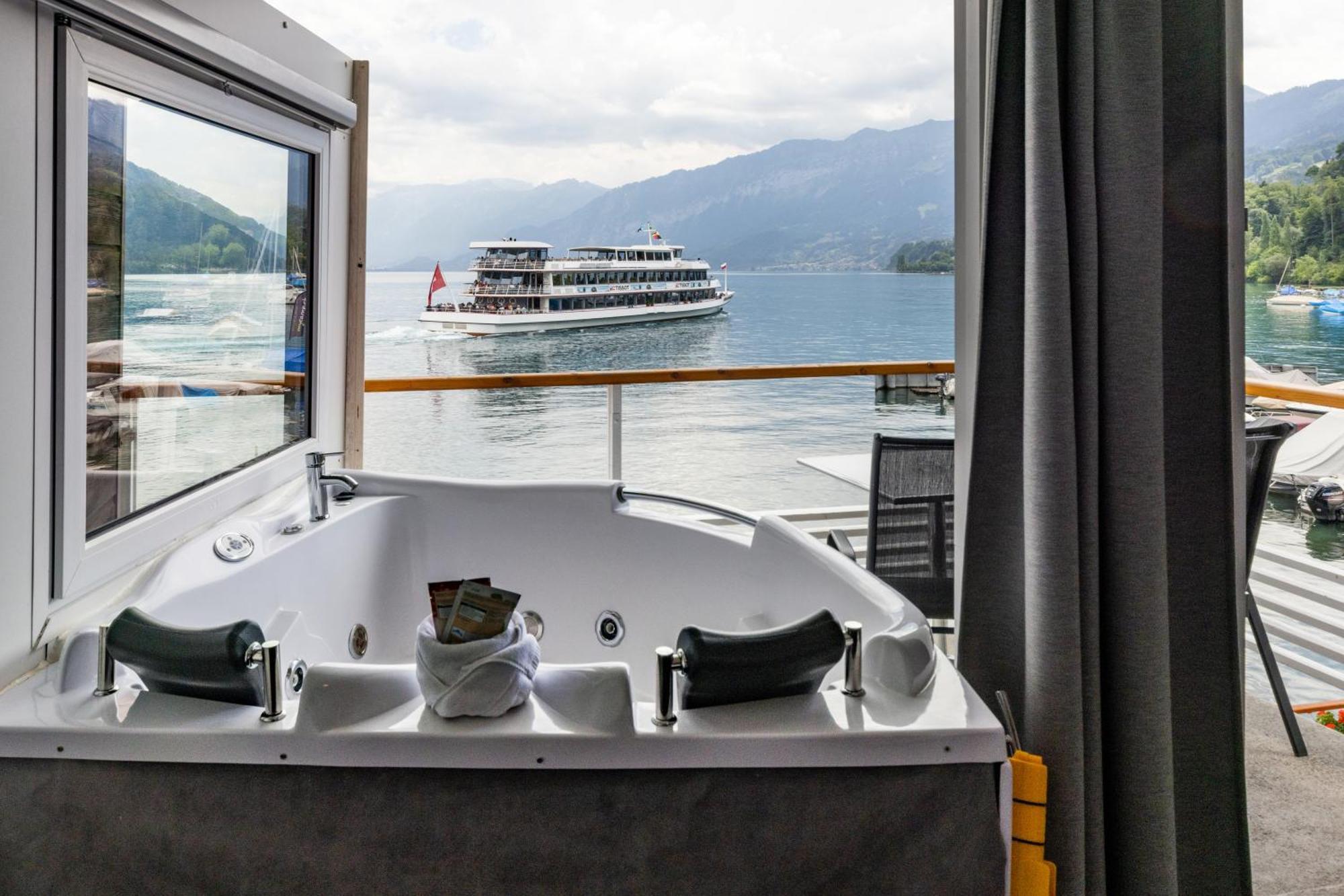 Strandhotel Seeblick Faulensee Екстериор снимка