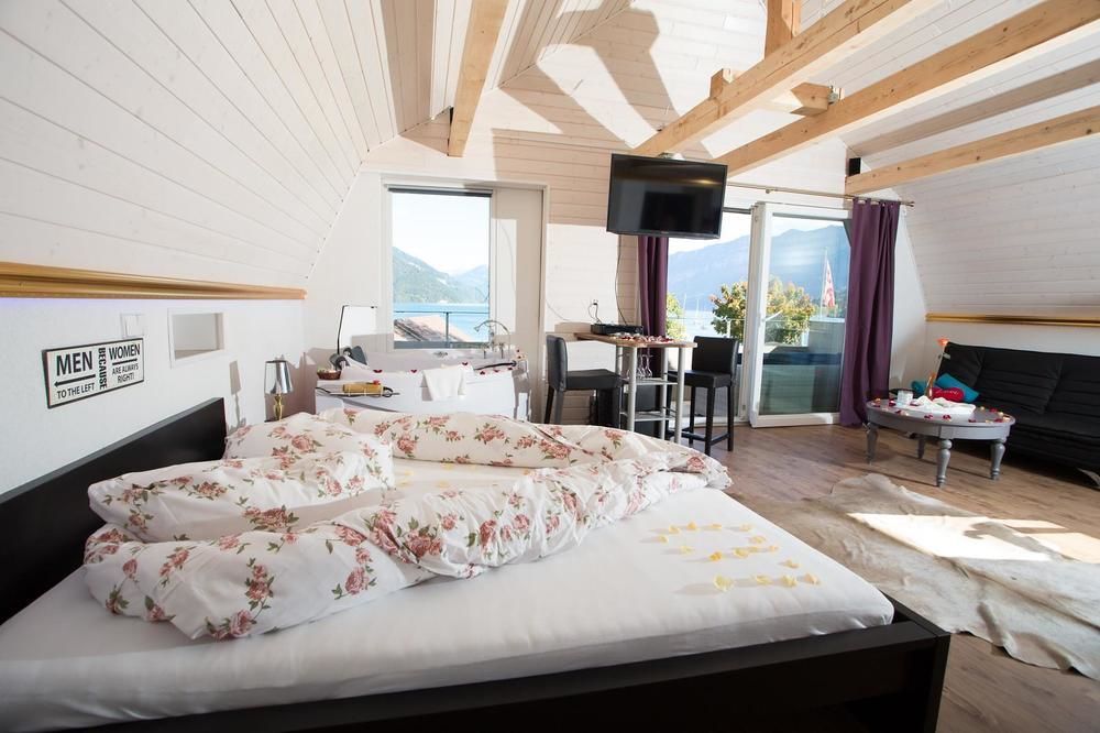 Strandhotel Seeblick Faulensee Екстериор снимка