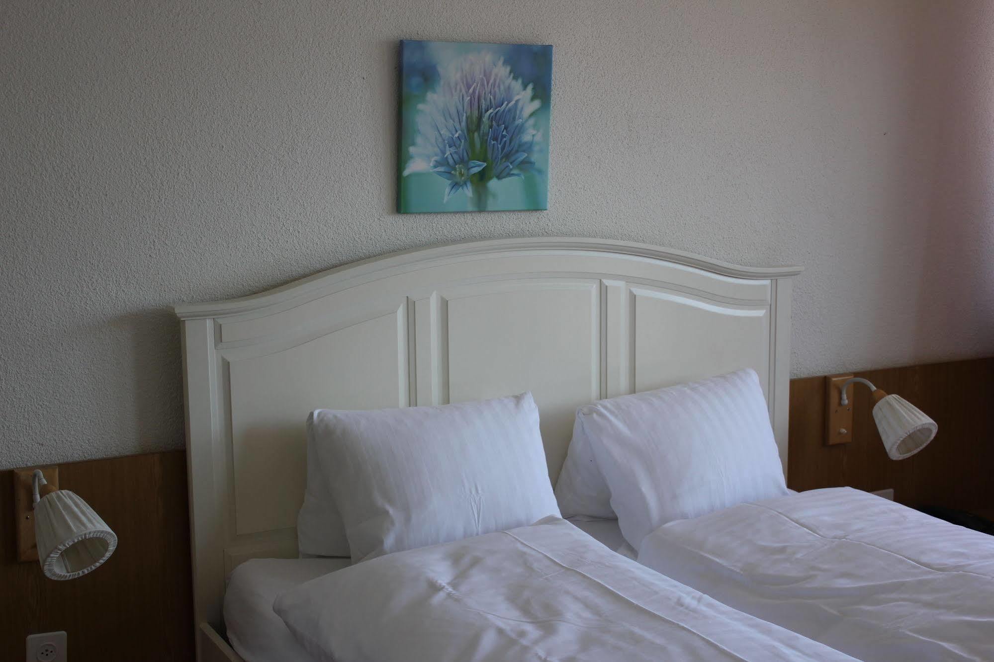 Strandhotel Seeblick Faulensee Екстериор снимка