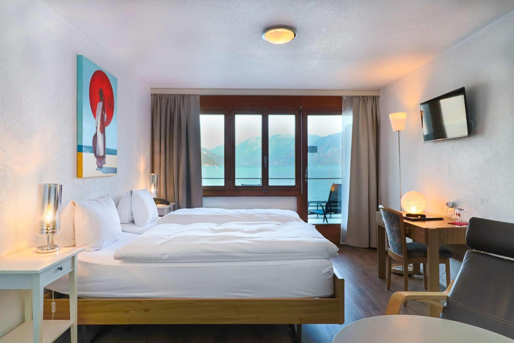 Strandhotel Seeblick Faulensee Екстериор снимка