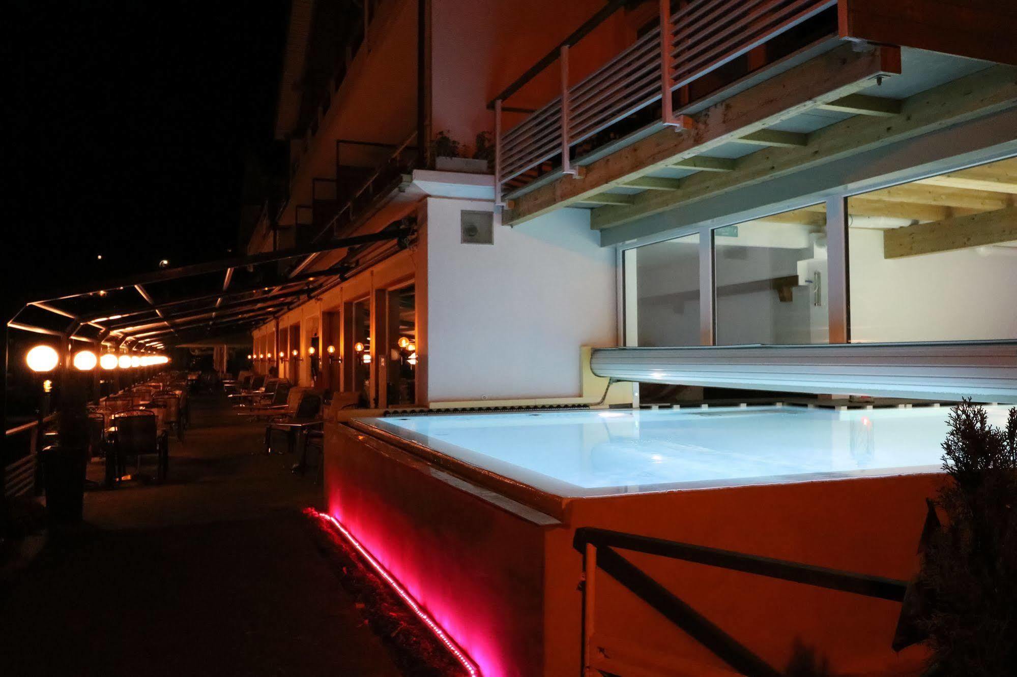 Strandhotel Seeblick Faulensee Екстериор снимка